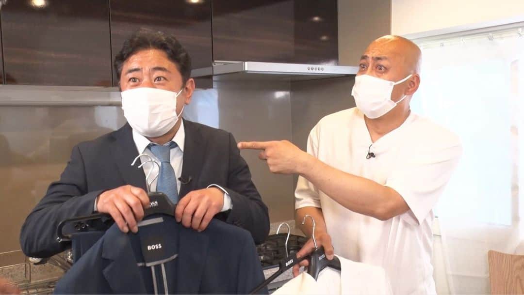 石橋貴明さんのインスタグラム写真 - (石橋貴明Instagram)「費用総額326万円！ 家賃5万のボロアパートから高級マンションへ！ 全編オールロケの「いきなりお引越し」番組 明日22:59までABEMAで無料放送中！  タカさんからプレゼントされた HUGO BOSSのスーツを着てのりのりまさのりな長谷川さん 契約更新のタイミングでまた伺います(笑)  石橋貴明プレミアム第15弾  タカさんマークのいきなり引越センター ーーーキャストーーー ■ホスト #石橋貴明  ■引越し #長谷川雅紀 #渡辺隆 ( #錦鯉 ) ■進行 #柴田英嗣（#アンタッチャブル） ■ゲスト#土田晃之 #森泉 ■お祝い芸人 #アキラ100% #AMEMIYA #コウメ太夫  #ハリウッドザコシショウ #やす子」6月18日 12時28分 - takaakiishibashi_official