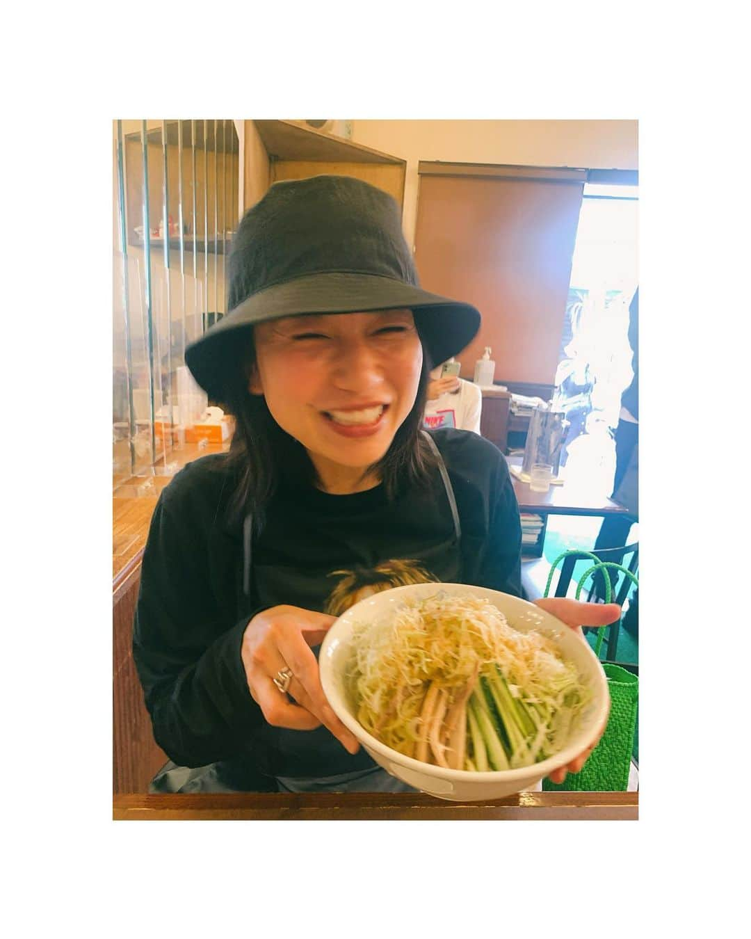 井上貴美のインスタグラム：「今年も冷やし葱そばの季節がやってきたよ🍜  #みんな大好き鶏舎 #冷やし葱そば」