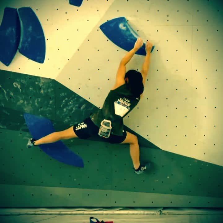 ウド・ノイマンのインスタグラム：「Go withe Flow  Cool moves at the @fisusportclimbing bouldering event, the is finals W4 #climbingtechniqueofthe21stcentury #climbingcoacheseye #bouldering #toehookcatch」