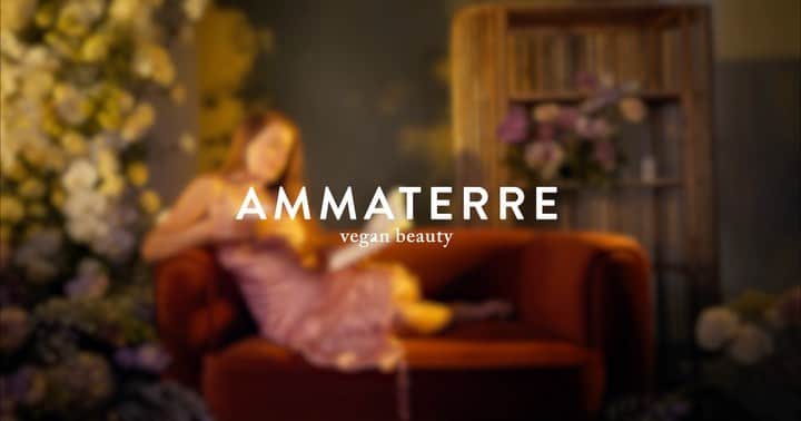 ステファニア・フェルナンデスのインスタグラム：「Nuestro Renacer 🧡  Somos una marca creada por @stefaniafernandezk bajo su filosofía y conexión con La madre tierra: Ammaterre. Amma = Madre, Terre= Tierra.   Estamos certificados como 100% veganos, con ingredientes orgánicos, libre de parabenos y libre de crueldad animal.   Nuestro empaque proviene del bagazo de la caña de azúcar por lo que es biodegradable.   Todo nuestros productos son elaborados en Estados Unidos con esencia y corazón Venezolano.   Los encuentras en: www.ammaterre.com   Vive con nosotros la evolución de : Cuerpo, alma y espíritu.   Equipo Ammaterre:  Producción & Planificación: @proplannerevents @carmelinaruvolo @rigomora Diseño conceptual & Floral: @thefloralwaystudio Video: @reshuanvisions Piel: @nataliabarbozamakeup Estilismo:@bydanielarausseo Modelo: @infraroja」