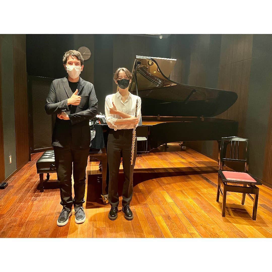 のインスタグラム：「@miyujikaneko_official みゆ様と明日の「MUSIC LAND」のリハーサルをして来て参りました！！ 👍🏻真似しました😆 是非、ピアノのwonderな世界観に浸かりに会場にお越しください✨」
