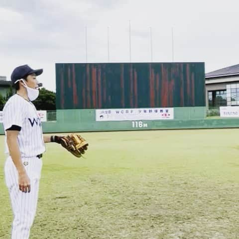 鈴木尚広のインスタグラム：「今日は王貞治さんが理事長のJA全農WCBF少年野球in和歌山  野球で全国を回ったけど和歌山は初めて、新大阪駅から和歌山駅まで特急くろしお号、初物づくし笑笑  １００名を超える少年野球の子供たちが集まってくれました。  私の担当は走塁、外野守備  投手、東京ヤクルトO B荒木大輔さん 打撃、内野守備は阪神O B今岡誠訪さん 打撃、捕手はマリーンズO B里崎智也さん  それぞれの講師の方々からたくさんのアドバイスをもらい子供たちは楽しそうにボールを夢中で追いかけてました。  ご縁に感謝  #荒木大輔さん #元祖大輔 #今岡真訪さん #猛虎の強打者 #里崎智也さん #軽快なトーク力 #初の和歌山 #初の特急くろしお #和歌山ちゃんぽん食べたかった #減量中につき断念」