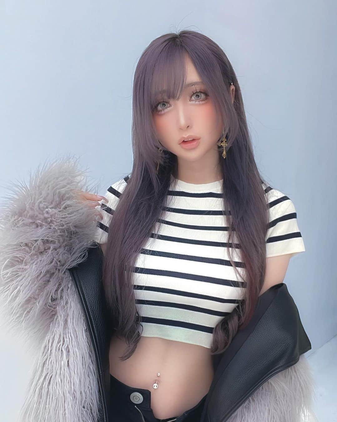 のインスタグラム：「これがこう！😳  どうかな？？？すき？？  🦋🌼🦋🌼🦋🌼🦋🌼🦋🌼🦋  ◎あなたのサークル「カモミールFreiheit」は、土曜日　西地区“あ”ブロック－28a に配置されました。   コスプレ写真集など新刊頒布予定です！ みんなでコミケ100楽しみましょうー！ #C100  🌼🦋🌼🦋🌼🦋🌼🦋🌼🦋🌼  今後の予定は  6/25 アコスタマルシェ サークル参加 スペース場所▶︎ Ｉ18  7/23 #カモミール生誕祭2022  まいふぇいぶ渋谷店13:00-21:00  7/24 情報解禁前お楽しみに！  8月はコミックマーケット100 サークル参加します！ 会いにきてねーーーーー！！  8/20 オタク交流会&即売会  サブカル会館 10:30-18:00  詳しくはカモミールブログや告知ツイートをチェックお願いします！！  🌼🦋🌼🦋🌼🦋🌼🦋🌼🦋🌼🦋  #cosplay  #cosplaygirl  #cosplayphotography  #cosplayer  #cosplaylife  #cosplaymakeup  #cosplaymodel  #cosplaymodels  #cosplaylover  #cosplaysexy  #selfie  #selflove  #cosplaylovers  #cosplayerchamomile  #chamomilecosplay  #chamomile #cosplayshoot  #cosplayselfie  #fashion  #fashionblogger  #fashionista  #fashionista  #fashiontrends  #コスプレイヤーカモミール  #コスプレ女子  #コスプレイヤー  #コスプレイヤーさんと繋がりたい  #コスプレ好き  #自撮り女子」