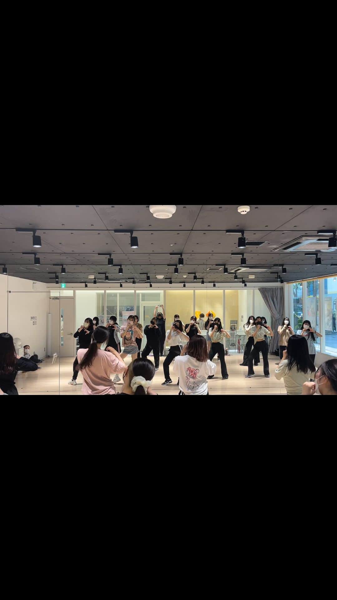 のインスタグラム：「AKB48/🎵Everyday、カチューシャ  アイドルレッスン(SKE以外)代講担当させてもらいました🥹  楽しかったー🥰💗  普段レッスンしない時間帯でのレッスンで私と初めましての子が多かったけど、またどこかで会えますように🙏🌹   #akb48  #everydayカチューシャ  #idol  #dance  #lesson  #dancer  #dancevideo  #dancelessons  #ske48  #instructor  #zest  #school」
