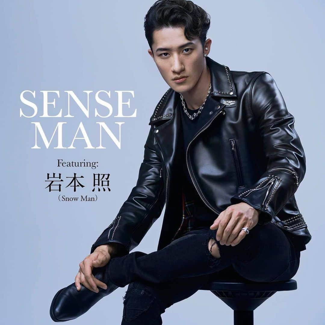 SENSEのインスタグラム：「SENSE MAN Featuring 岩本 照  華やかなステージ上でしなやかに歌い踊る一方で、 過酷なサバイバルアクションでは肉体のパフォーマンスを最大限に発揮する。 Snow Manの岩本 照は、従来のアイドル像に新しい可能性を加えていく実践者として、 稀有な存在感を放つ男だ。その鍛え上げた身体に内包された信念は、 力強い眼差しと最新モードの着こなしにも如実に現れている。  #snowman #岩本照 #sensemagazine」