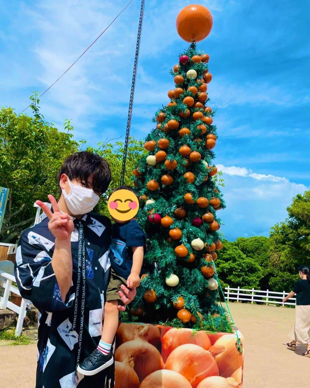 まさちゅうのインスタグラム：「たまねぎツリー🧅🌲🧅 #淡路島 #道の駅うずしお」