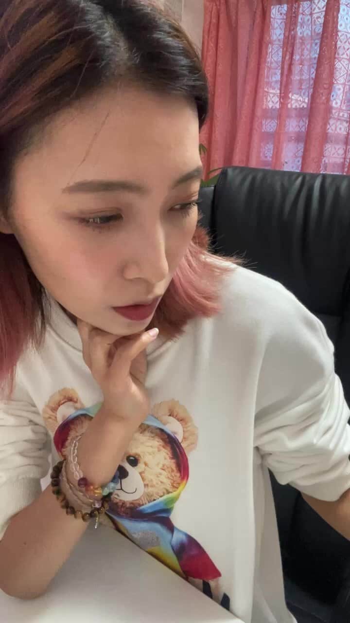 川村えなのインスタグラム：「楽しかったー！ 占いっていいね！！ みんながこの1ヶ月良い月になります様に✨ またこのシリーズやりたいね🤔 前回こんな感じでした！ ってみんなの声も聞けるし😊」
