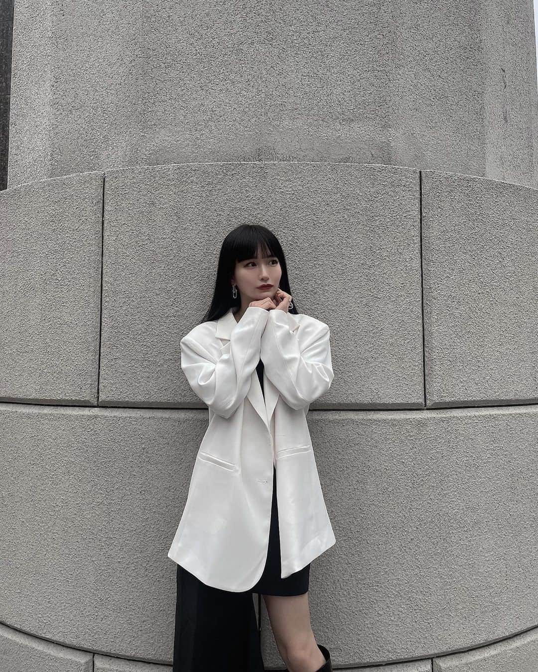 中村くるみのインスタグラム：「🤍🐻‍❄️🐇☁️🥛🏐🎧🖱  もうそろそろジャケット暑い🥵」