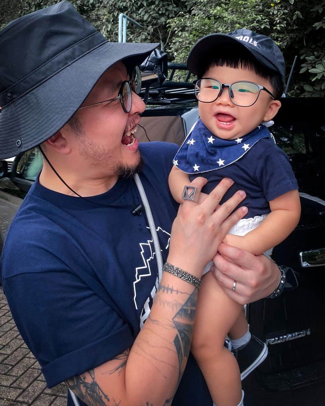 s ᴇ  ɴ ᴋ ᴄさんのインスタグラム写真 - (s ᴇ  ɴ ᴋ ᴄInstagram)「👨🏻👶🏻 Guess what is my first Father’s Day gift? Thank you @owndays_hk for the 👓 for me and Luka!  Actually this is my 2nd spectacles from @owndays_hk The first one was Owndays Snap 🕶 and this time I picked a #JohnDillinger ! Nice craftsmanship from Japan and feel so comfy!  Explore more at frames and lens options this Father’s Day (which is tomorrow!) at OWNDAYS !  @OWNDAYS_HK  #OWNDAYS #OWNDAYSHK #OWNDAYSHongKong」6月18日 21時24分 - seankc