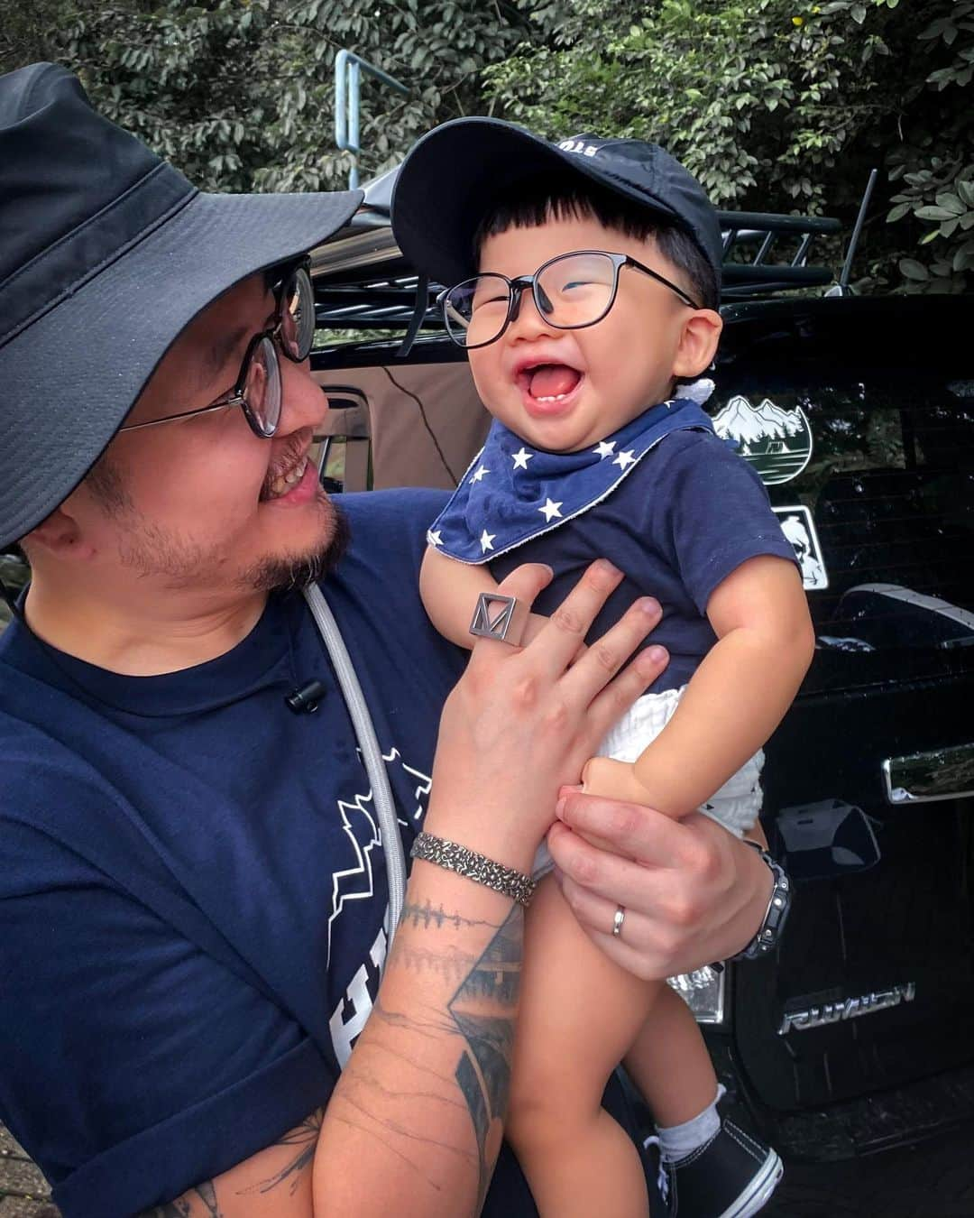 s ᴇ  ɴ ᴋ ᴄさんのインスタグラム写真 - (s ᴇ  ɴ ᴋ ᴄInstagram)「👨🏻👶🏻 Guess what is my first Father’s Day gift? Thank you @owndays_hk for the 👓 for me and Luka!  Actually this is my 2nd spectacles from @owndays_hk The first one was Owndays Snap 🕶 and this time I picked a #JohnDillinger ! Nice craftsmanship from Japan and feel so comfy!  Explore more at frames and lens options this Father’s Day (which is tomorrow!) at OWNDAYS !  @OWNDAYS_HK  #OWNDAYS #OWNDAYSHK #OWNDAYSHongKong」6月18日 21時24分 - seankc