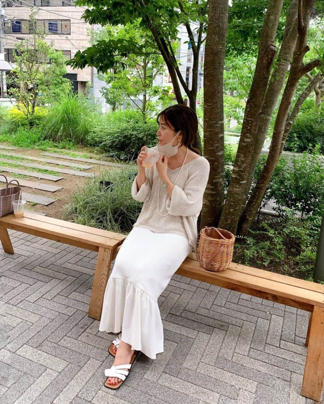 Sayakaさんのインスタグラム写真 - (SayakaInstagram)「* 暑くてアイミティーいっき飲み🥤  . . #fashion #coordinate #ootd #zara #meri #seajapan #ザラ #ミーリー #マーメイドスカート #かごバッグ #ワントーンコーデ #カジュアルコーデ」6月18日 21時37分 - sayaka_0523