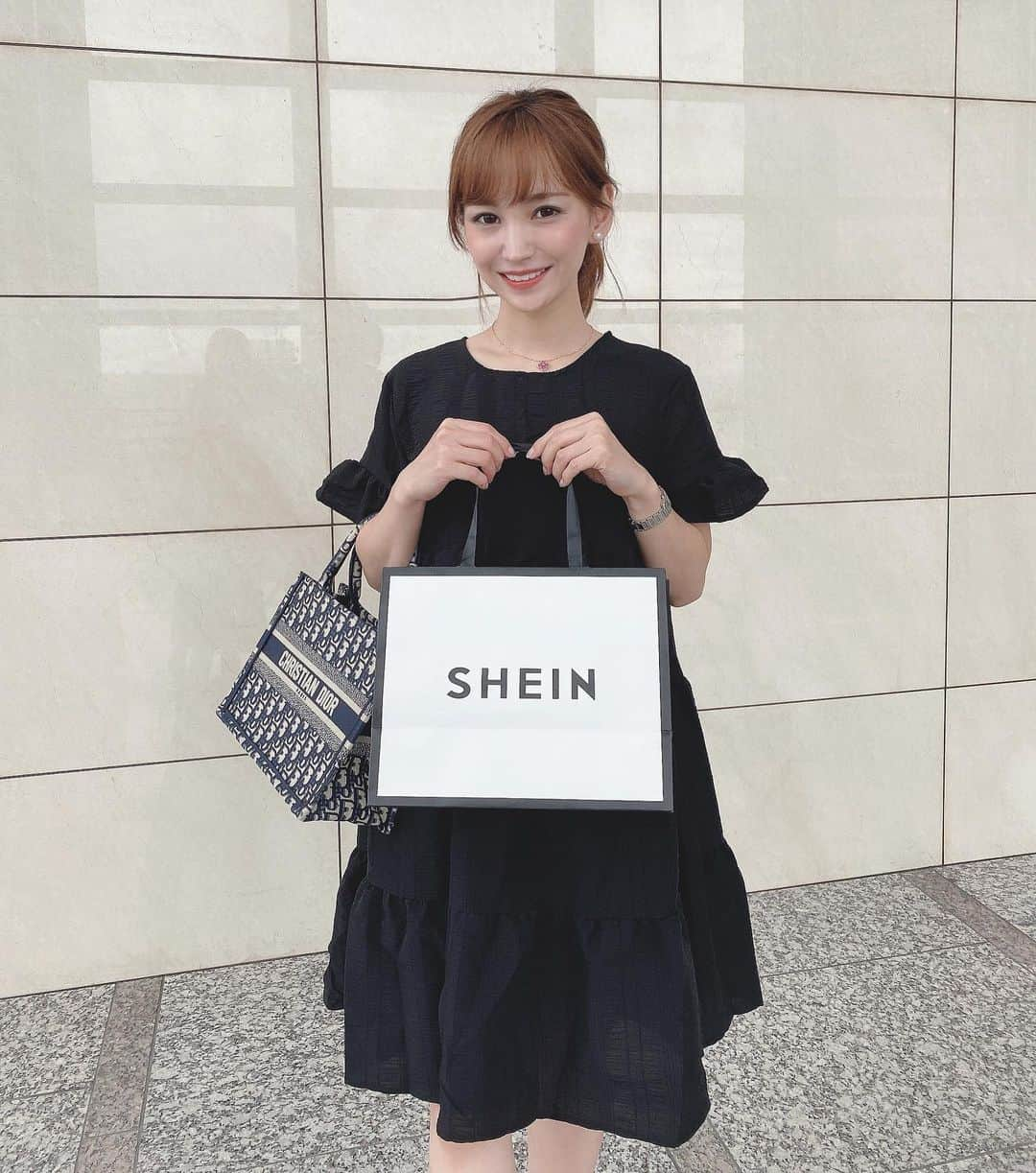 望月未来さんのインスタグラム写真 - (望月未来Instagram)「@shein_japan さんのPOPUPイベントに @kaori_05020_ ちゃんと @p.yopppikooo ちゃんとお邪魔してきました⭐︎  今日のワンピースSHEINさんで1388円でした🥹 ちなみに靴も🫢✨  POPUPイベントは SHEINグッズや5000円、10000円分のギフトカードが当たるガチャガチャがあったり 撮影スポットが可愛すぎたり 大人気、大繁盛していました🫶  名古屋は明日までイベント開催してるので是非遊びに行ってみてください🫶  このコードで安くなるので お買い物する際は是非使ってね✨ コード名　JPPOPUPKL 有効期間　6月15日〜8月31日 割引率　0円〜5999円 15%off  　　　　6000円以上  20%off  名古屋でのPOPUP情報✨  会場　ユニモールイーストプラザ 日程　6月18.19日  #SHEIN #shein購入品 #shein #SHEINコーデ #sheinコーデ #SHEINLOVESNAGOYA #今日のコーデ #コーディネート #ワンピースコーデ」6月18日 22時20分 - mochizukimirai