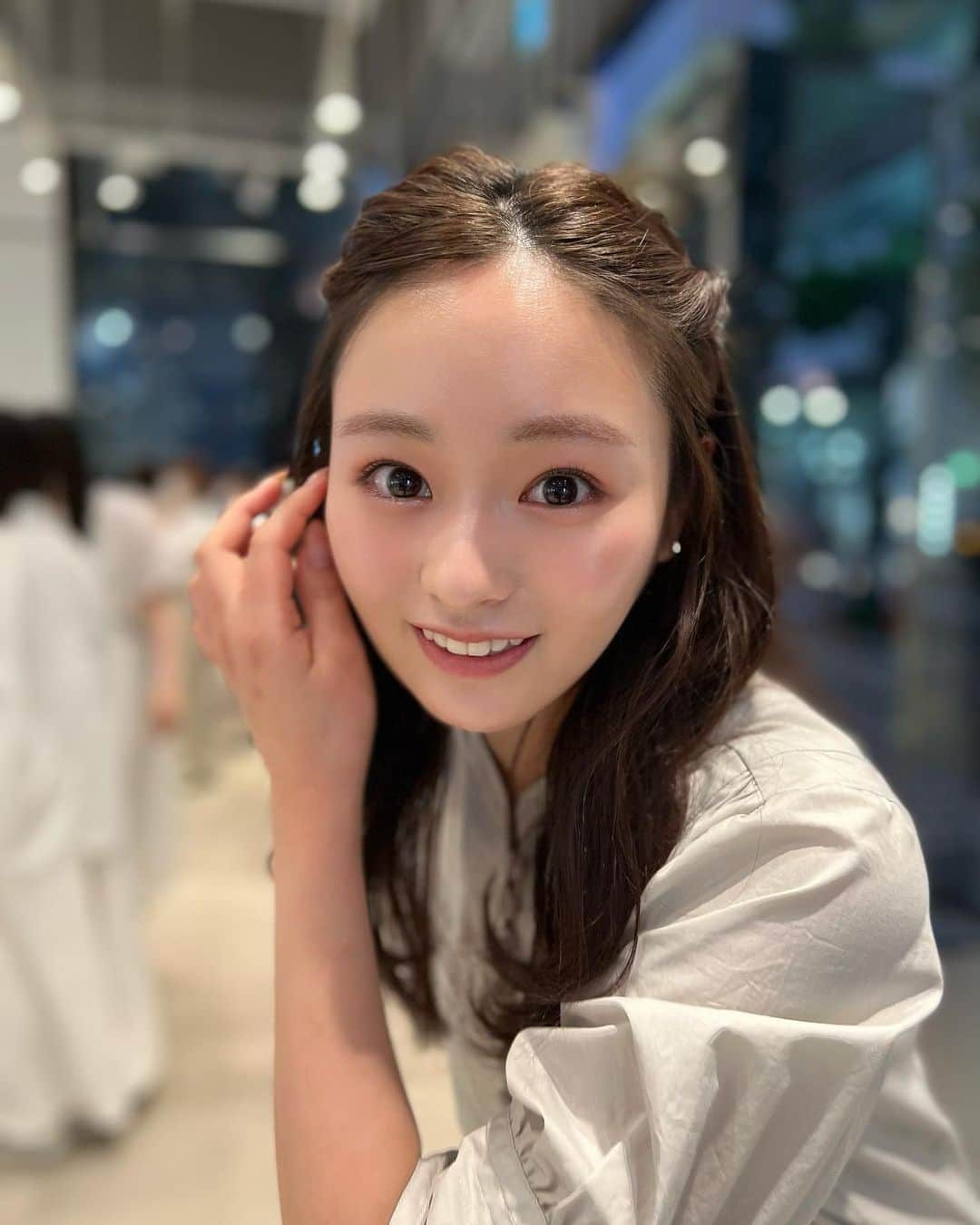 奥原ゆきののインスタグラム：「一昨日のetvos 2022AWcollectionのメイクモデルをさせて頂きました😊☘️  夢月(@dreamoon_hm )さんのetvos新作アイテムを使った「ピュア仕込みの大人可愛いメイク」いかがでしょう？🥰 とってもお気に入りです！ 私も夢月さんのメイクのポイントを実践してみます！ 皆さんも良かったら @etvos.jp さんのインスタライブのアーカイブを見てくださいね（私の配信はピントがずれてしまっていたので💦😣）  素敵なスタッフの皆様と貴重な機会を頂けて光栄でした^o^ . . . #etvos #夢月メイク #新作コスメ #新作コスメ2022 #ナチュラルコスメ #コスメコンシェルジュ #前髪アレンジ #ピンクメイク #ヘアメイク #メイクモデル #hairstyle #hairmakeup #女子大生」