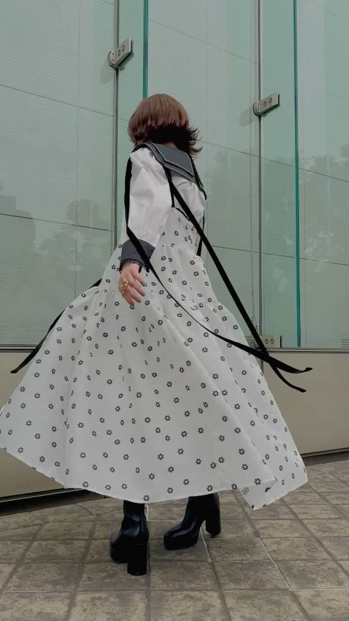 平祐奈のインスタグラム：「舞台挨拶🌹衣装 dress: @dreamsisterjane  boots: @acnestudios  accessory: @limleanlee  personal」