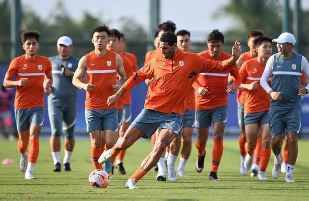 マルアン・フェライニさんのインスタグラム写真 - (マルアン・フェライニInstagram)「#practice⚽️⚽️⚽️❤️❤️❤️#nevergiveup💪」6月18日 22時42分 - fellaini