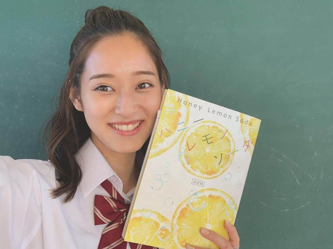 松井瑛理のインスタグラム：「. 再上映おめでとうございます🍋♡  嬉しいので、懐かしのショットを 現場では通称「姉さん」と呼ばれていました😂 懐かしいな〜 撮影したのは2年前ですが、時間が経つのは本当にあっという間ですね また現場に立てるように、松井がんばります✊🏻」