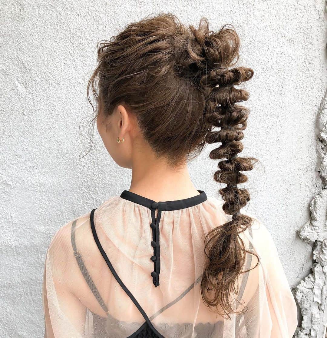 Miki Kajiwaraのインスタグラム：「ロングhairでも可愛いポコポコhair🌿🌿🌿 . . ロングのこの横からのシルエットがかわいい💕💕💕 . . #kajimagic #姫路美容室」