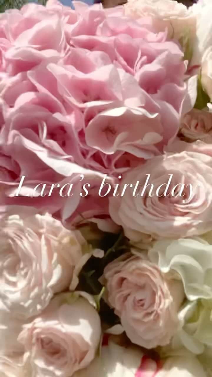 Laraのインスタグラム：「. Today I turned 17! 🤍  17歳になりました！🤍  #18thJun #selfie #thankful #lphone10 #switzerland🇨🇭 #テスト期間中 #寮の庭で #セルフィー」
