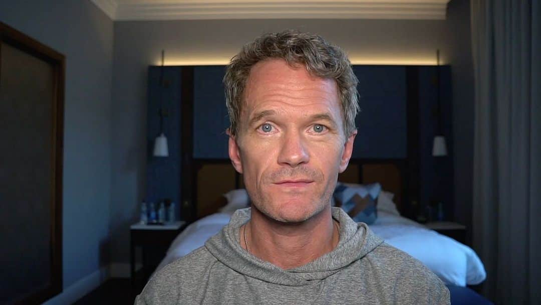 ニール・パトリック・ハリスのインスタグラム：「Trying a new thing: Scriber allows me to send personal videos directly to your phone. Brand new tech, could be very cool. But only if you like my randomness. To subscribe text GO to 1-855-955-3483 or just tap the link in bio (and then send the text message, obvs). Let’s play. #beta #whatsgonnahappen #noidea #pandorasbox #scribr」
