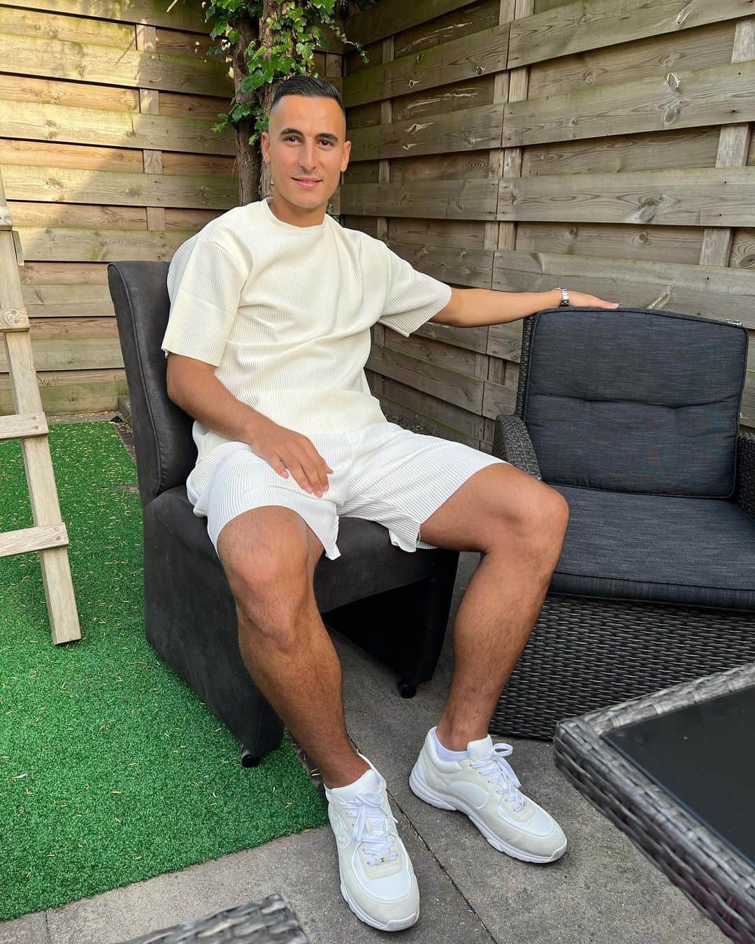 アンワル・エル・ガジのインスタグラム：「Enjoying a good day in Holland ☀️」