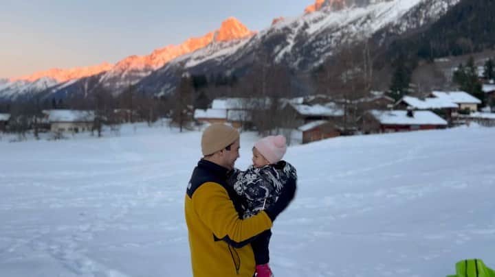 アン・カーティスのインスタグラム：「We are so lucky to have you ✨ Thank you for being the best Papa @erwan. You will 𝒶𝓁𝓌𝒶𝓎𝓈 be our h💓me.  Happy Father’s Day. We love you very much.  Music: Home by Edith Whiskers」