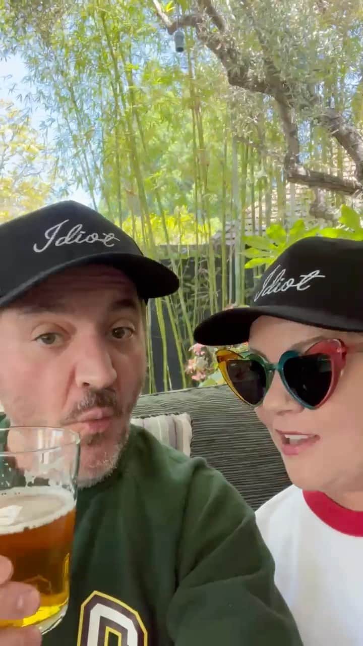 ベン・ファルコーンのインスタグラム：「It’s Council-Of-Clark ‘o clock!! Thanks to everyone who made us number 2 on @netflix ⚡️🍻」