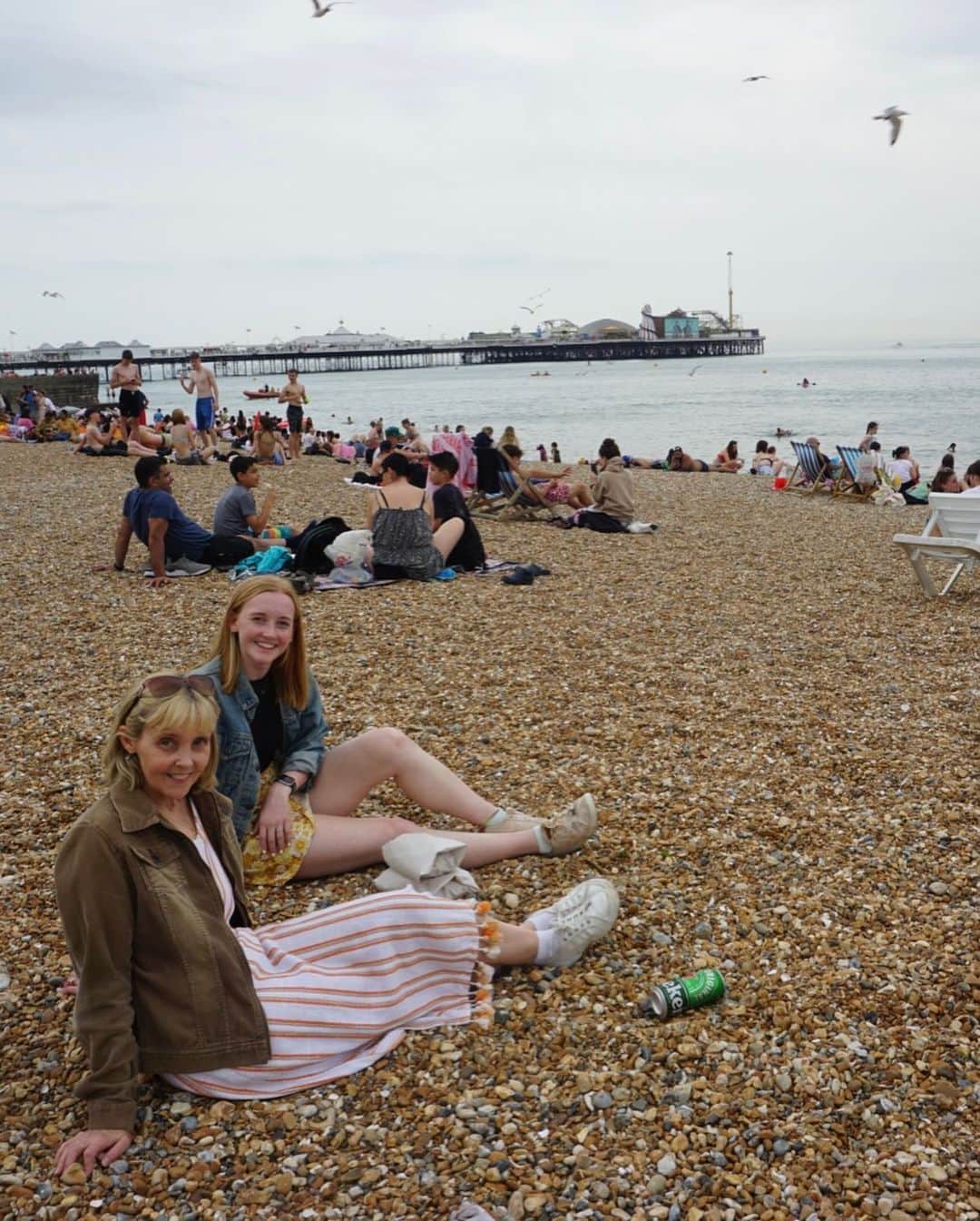 ケイティ・パスフィールドさんのインスタグラム写真 - (ケイティ・パスフィールドInstagram)「London is where you go for a beach holiday right….?  🇬🇧🏝  *okay, the beach pics are Brighton not London 🏳️‍🌈*」6月19日 6時01分 - katiepasfield
