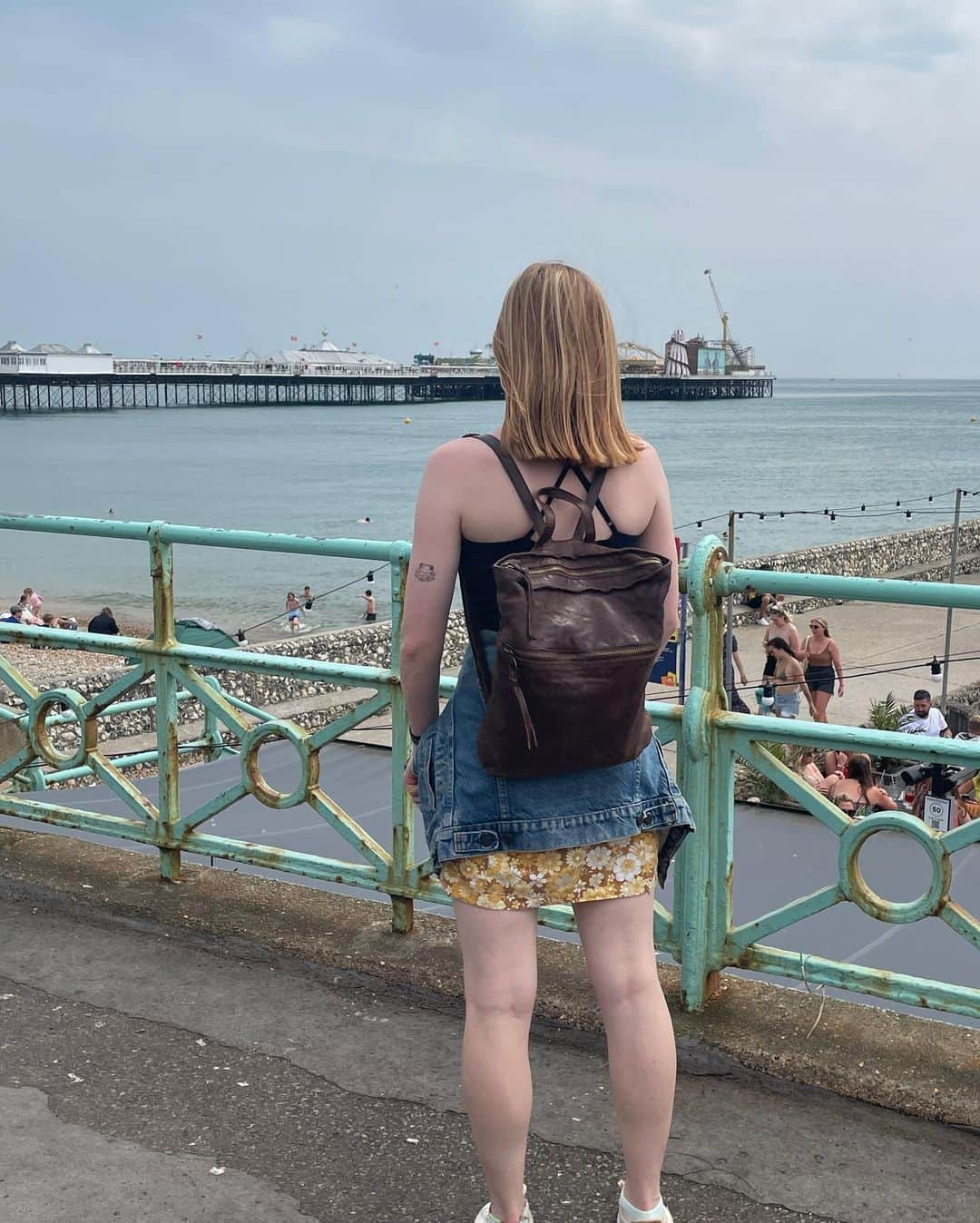 ケイティ・パスフィールドさんのインスタグラム写真 - (ケイティ・パスフィールドInstagram)「London is where you go for a beach holiday right….?  🇬🇧🏝  *okay, the beach pics are Brighton not London 🏳️‍🌈*」6月19日 6時01分 - katiepasfield