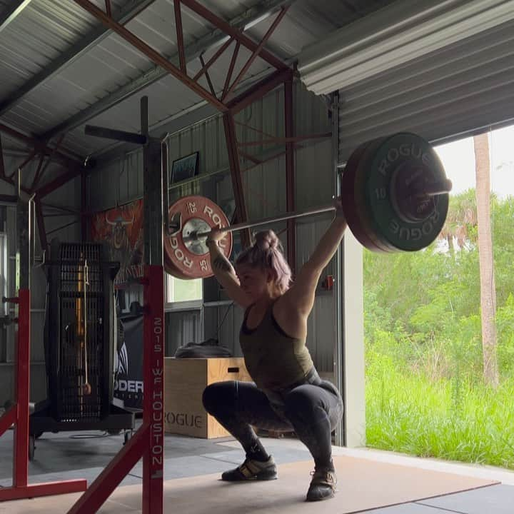 マッティ・ロジャーズのインスタグラム：「I’m a big believer in the whole “sky is the limit” thing and not setting a ceiling for yourself, but after these today, I am TOTALLY GOOD never snatching 130kg in this lifetime 🥴  130kg/287lbs   @roguefitness  @2poodperformance “MATTIE10” @barbellstories」