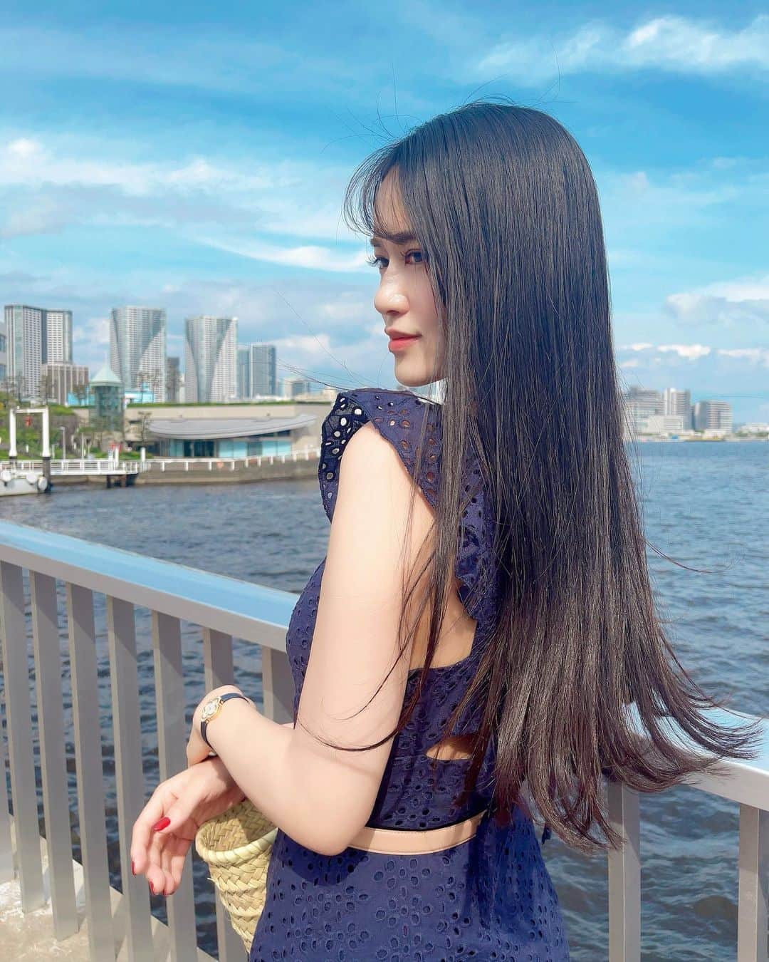 七尾エレナのインスタグラム：「海沿いおさんぽコーデ🏝❤ 夏ワンピは @lovebonito  #LoveBonito #LoveBonitoJP #LBOOTDs #inspirewithLB」