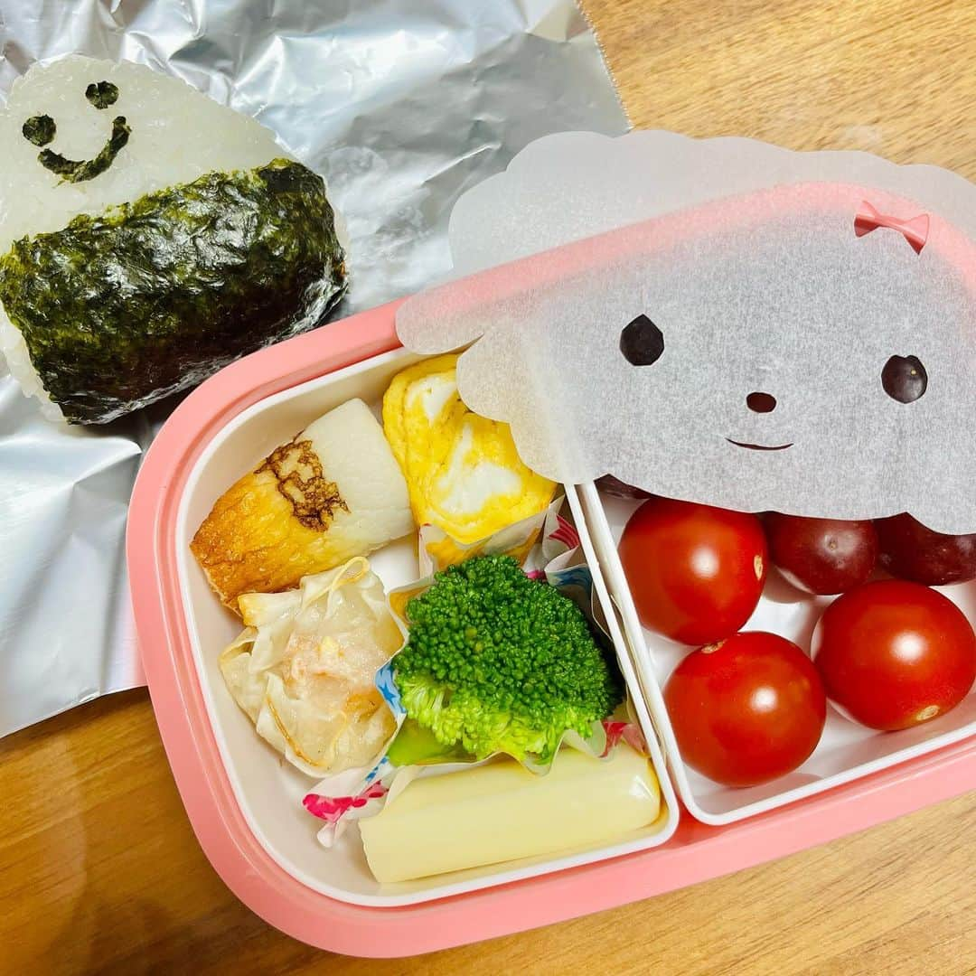 門脇舞以さんのインスタグラム写真 - (門脇舞以Instagram)「遠足弁当🍇🍙 #5歳 #マイスイートピアノ」5月26日 9時21分 - kadomaita