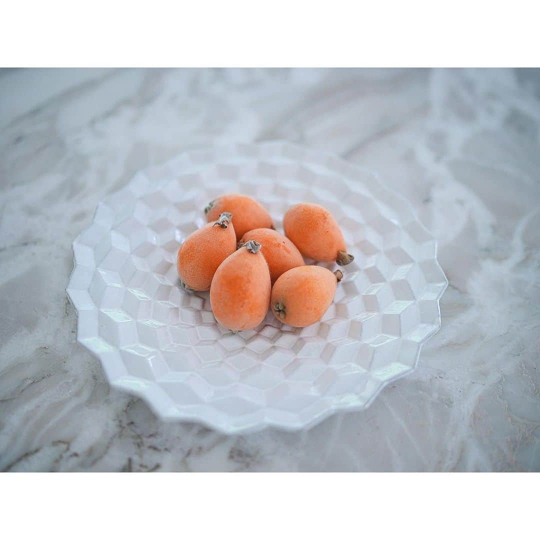石井美保さんのインスタグラム写真 - (石井美保Instagram)「初もの 長崎の枇杷を頂きました。みずみずしくてさっぱりいただけるので好きです。」5月26日 11時04分 - miho_ishii