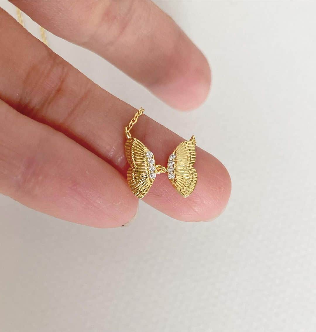 さんのインスタグラム写真 - (Instagram)「Free Shipping!!! ☺️ Beautiful and delicate jewelry #bookstagram #jewelrygram #happygram #happy #losangeles #uk #gift #butterflynecklace #smiley #smileynecklace」5月26日 12時06分 - meekind_com