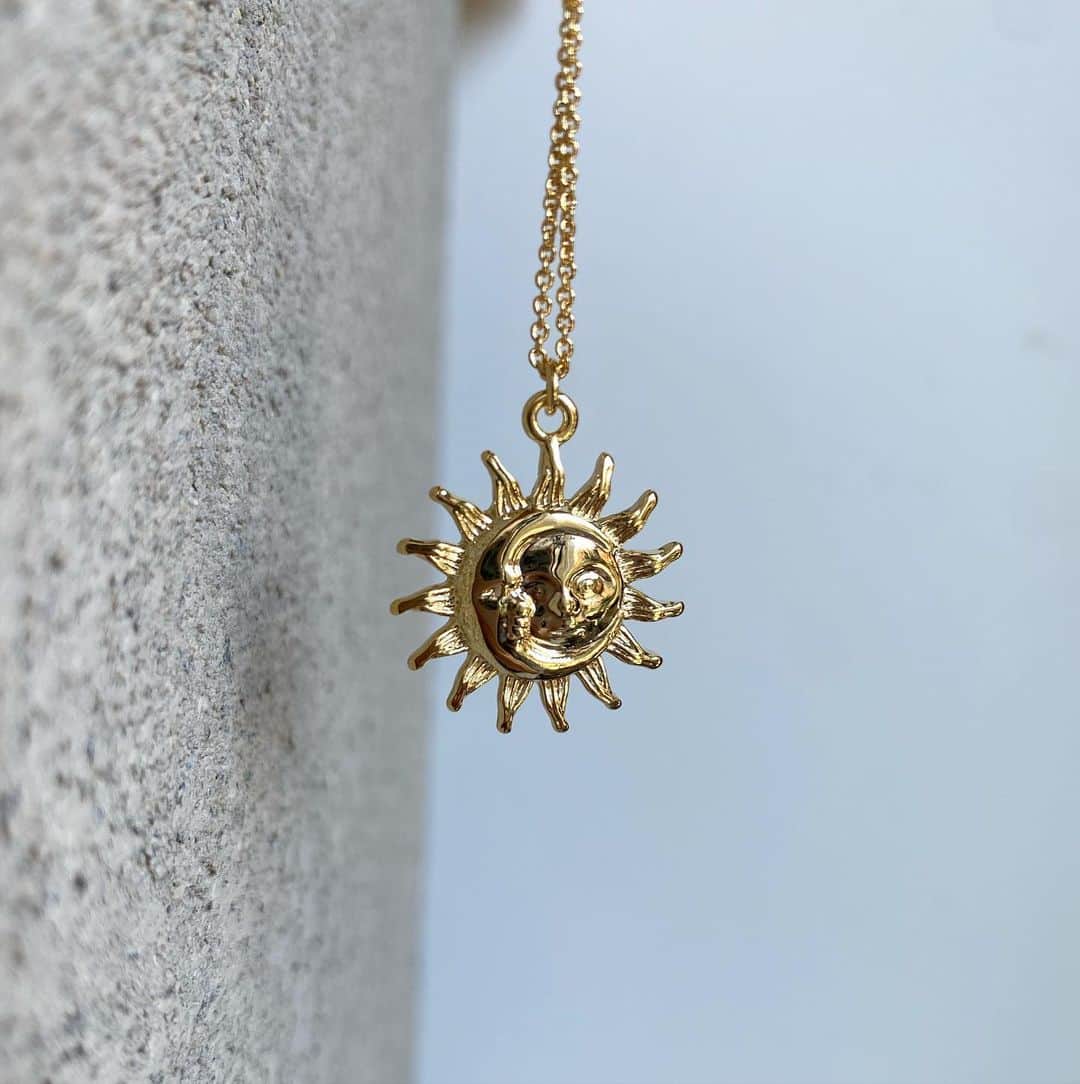 のインスタグラム：「Moon 🌙 & sun 🌞 necklace / Free shipping available #moonandsun #moon #moonnecklace」