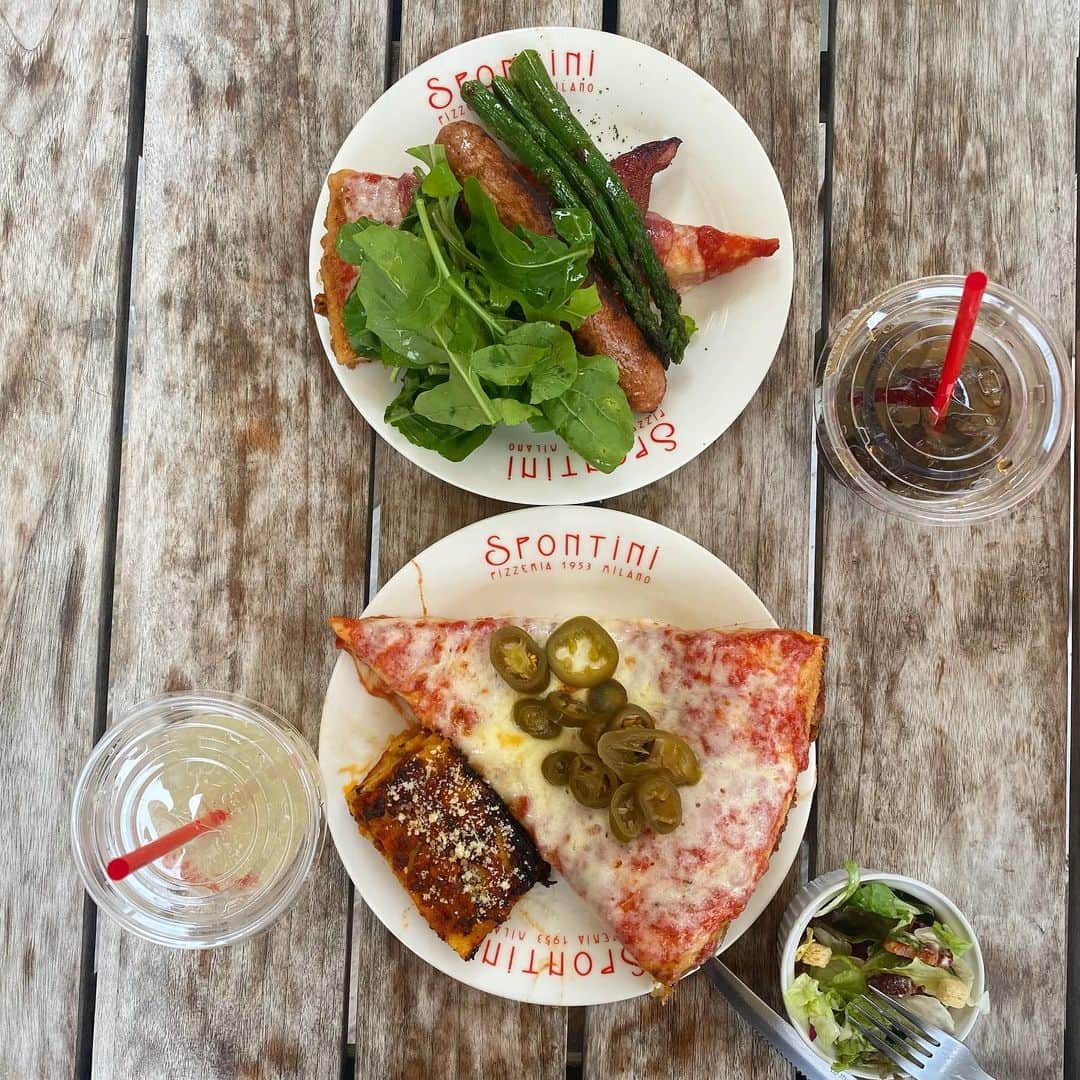 夏焼雅のインスタグラム：「🍕🥓🥤  行ってみたかったお店〜🍕 昼帯の番組で紹介されてて気になってたの♡ おいしかった〜🫶❤️ か　な　り　ボリューミーだよ😁  #spontinipizza  #harajuku」