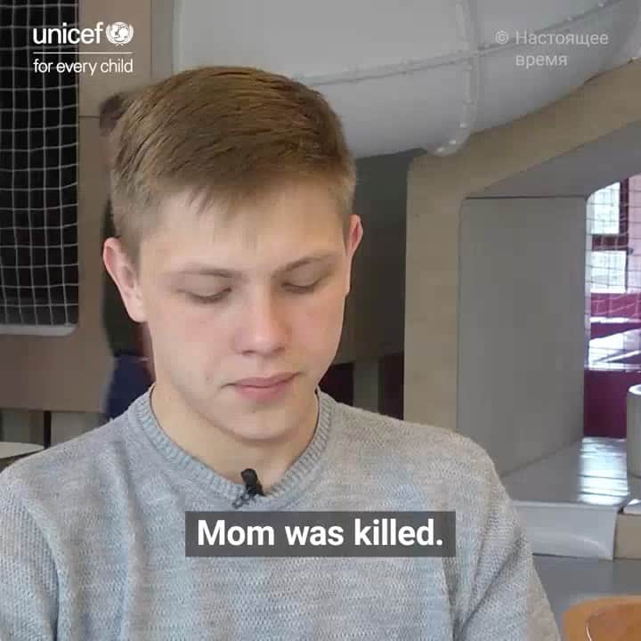 チェ・シウォン（SUPER JUNIOR）のインスタグラム：「18세 소년 바이체슬라프는 러시아군의 공격으로 어머니를 잃었습니다, 그날의 공포와 비통함을 마음에 깊이 새긴 채 그는 4명의 어린 동생들을 돌보기 위해 최선을 다하고 있습니다.   18-year-old Viacheslav's mother was killed after shelling hit their home in Ukraine. Through the horror and heartbreak, he's doing everything he can to make life better for his four younger siblings. @unicef @unicefnextgen @unicef_kr」