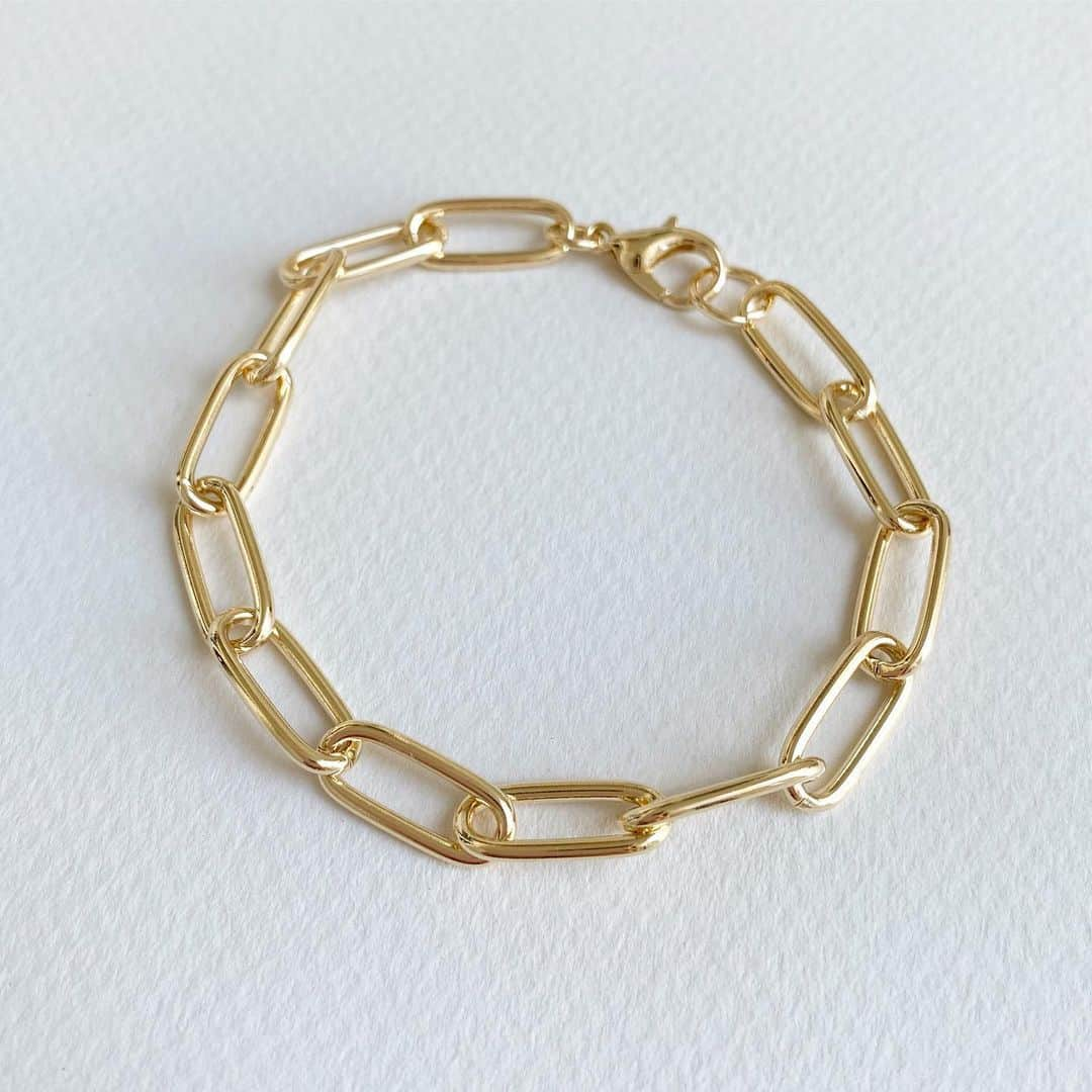 The Louunさんのインスタグラム写真 - (The LouunInstagram)「Simple but pretty bracelets!! @meekind_com  Shop now: www.meekind.com #bracelets #bookstagram #goldfilled #fashion #trendy」5月26日 12時37分 - shoplouun