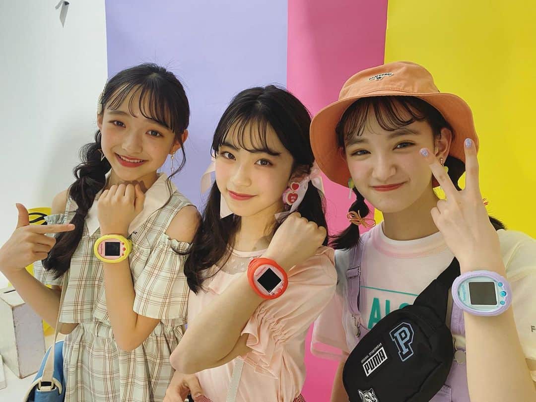 ニコ☆プチのインスタグラム：「. . たまごっちスマート装着して おしゃれしよ🎀🌈 . #川口莉奈 #白水ひより #中瀬梨里 .」