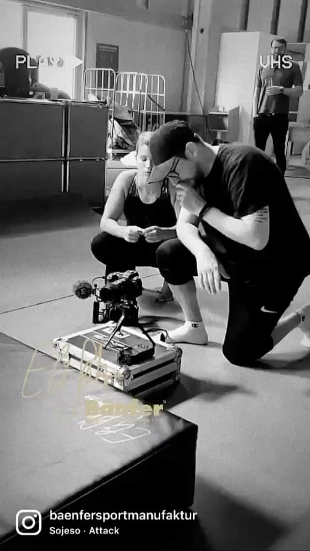 エリザベト・ザイツのインスタグラム：「Shooting Day with @baenfersportmanufaktur 🤩 …Big things are coming❗️   @baenfersportmanufaktur  @sigoagymartistica  @nils_hydn  @gab.05.9  @ninnieanddave  @isabellakirchner_makeupartist  @messekassel」