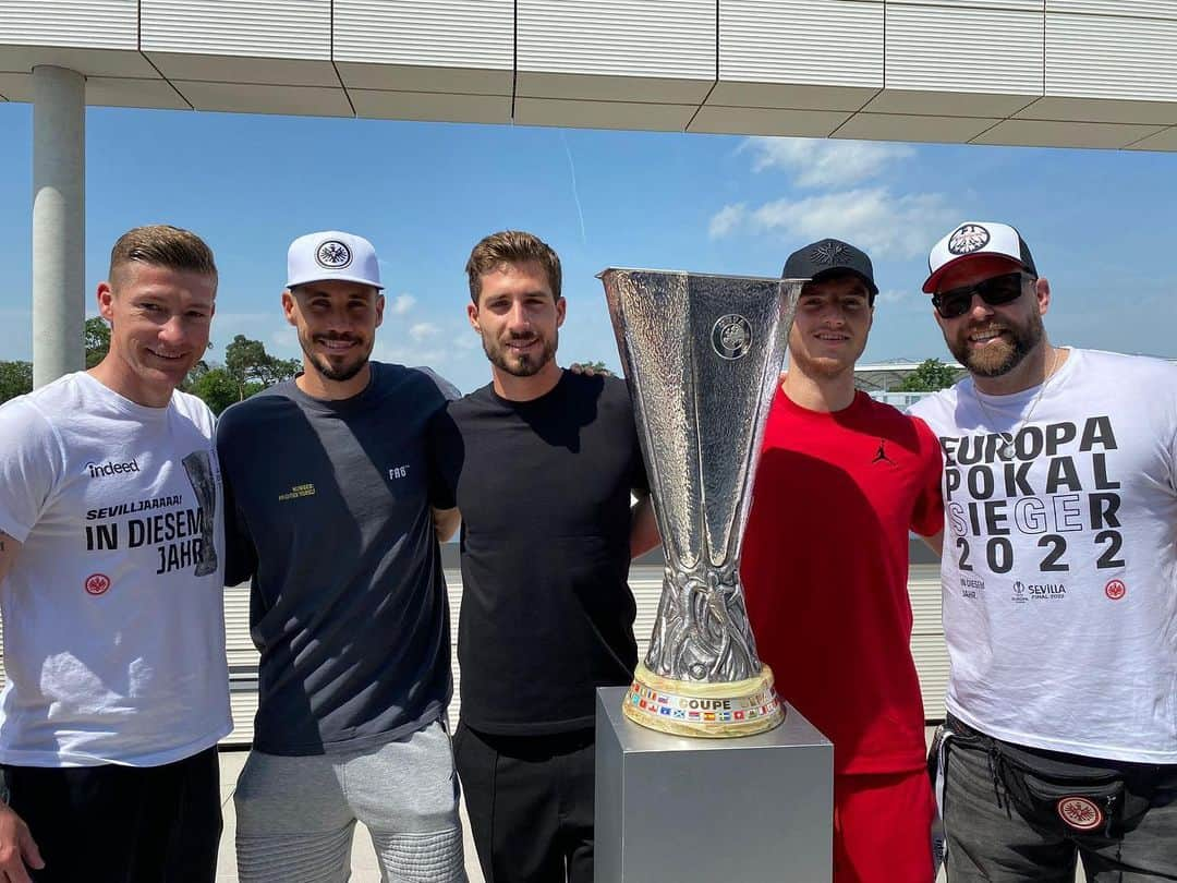 イェンス・グラールのインスタグラム：「Best keeper team ever 🦅♥️」