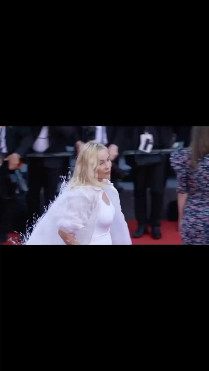 エマニュエル・ベアールのインスタグラム：「@jonathan_huguet @johnnollet @marion.robine @ashistudio @orbis.media  cannes film festival 🤍 @chopard」