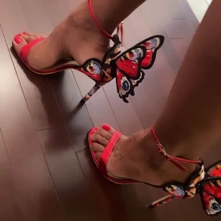 SOPHIA WEBSTERのインスタグラム：「We love this boomerang of our red ‘Chiara’ heels ❤️  📸- @sonia0578  #SophiaWebster #SophiaWebsterChiara」