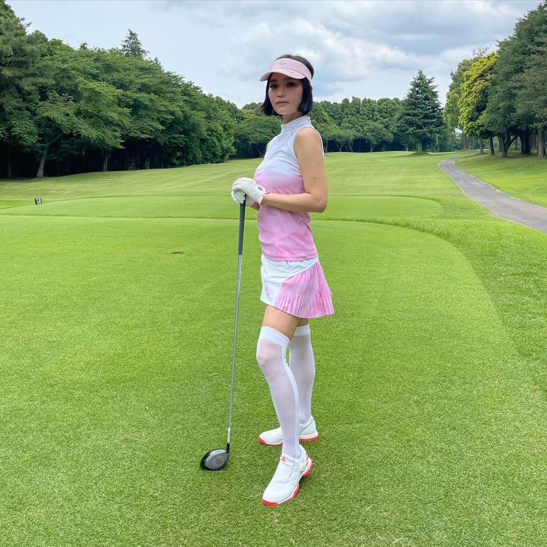 椿原愛さんのインスタグラム写真 - (椿原愛Instagram)「人生で初のラウンド⛳️ 新しいことに挑戦して学ぶ時間はかけがえないものです☺️ 皆さんいつもありがとうございます！  #ゴルフ女子　#ゴルフ　#ゴルフコーデ　#ゴルフウェア」5月26日 19時55分 - ai.tsubakihara