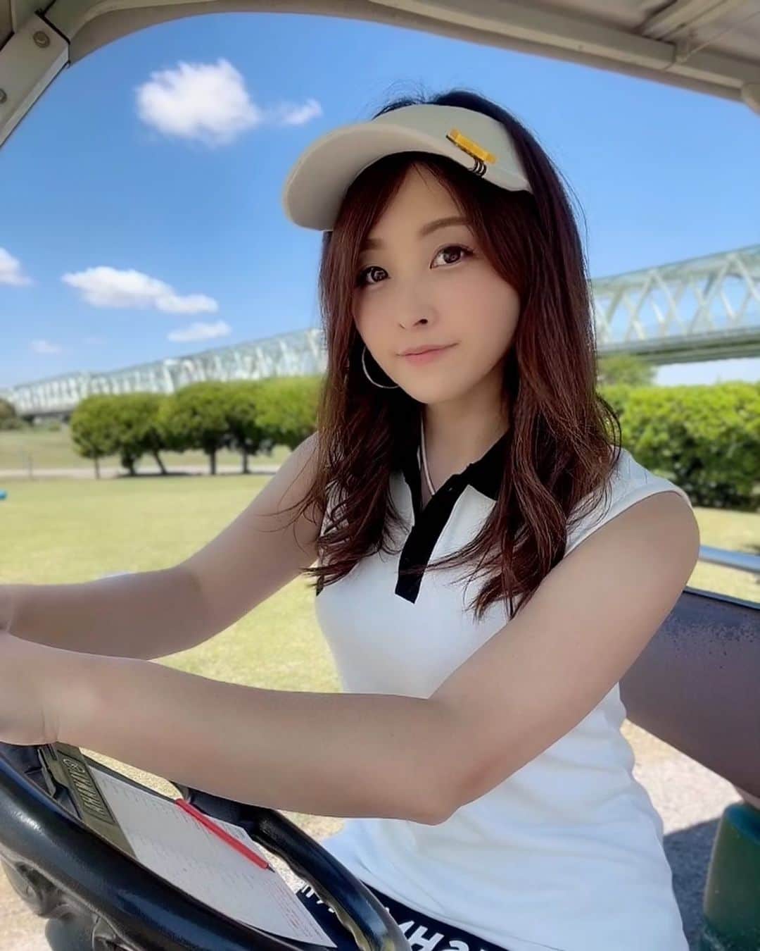 mikaのインスタグラム：「♥︎︎∗︎*ﾟ 明日も雨予報で楽しみにしてたゴルフが 流れちゃった☔️ ． 今月は予定してた日雨率高し。。 晴れ女だと思ってたのにおかしいな🫠 ． ． 青空の下でゴルフがしたーい⛳️✨ ． ． ． ． #ゴルフ #golf#ゴルフ女子 #golfgirl #골프여자 #女子ゴルフ #golstagram # #golflove #ゴルフ好き #ゴルフ最高 #ゴルフ上手くなりたい #みかゴルフ #mikagolf #高尔夫 #골프　#golfgirl #골프여자 #ゴルフウエア #ゴルフコーデ #インスタゴルフ女子 #ゴルフ男子 #ゴルフ好きな人と繋がりたい #ゴルフ女子と繋がりたい」