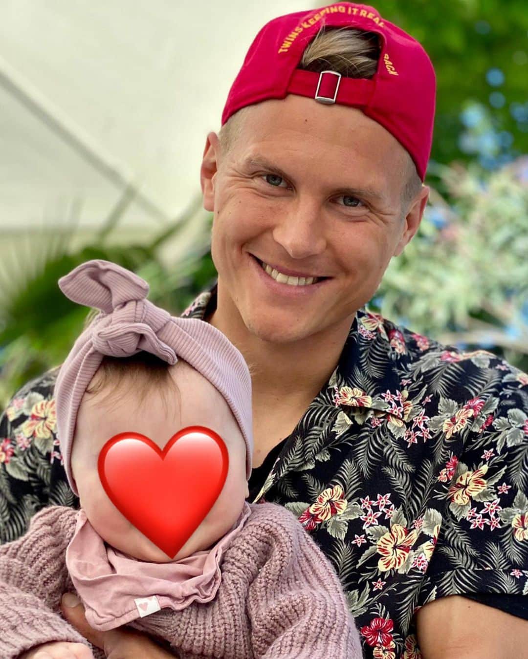 のインスタグラム：「Danke, dass es dich gibt ❤️❤️❤️ #daddyslittlegirl #happyfathersday」