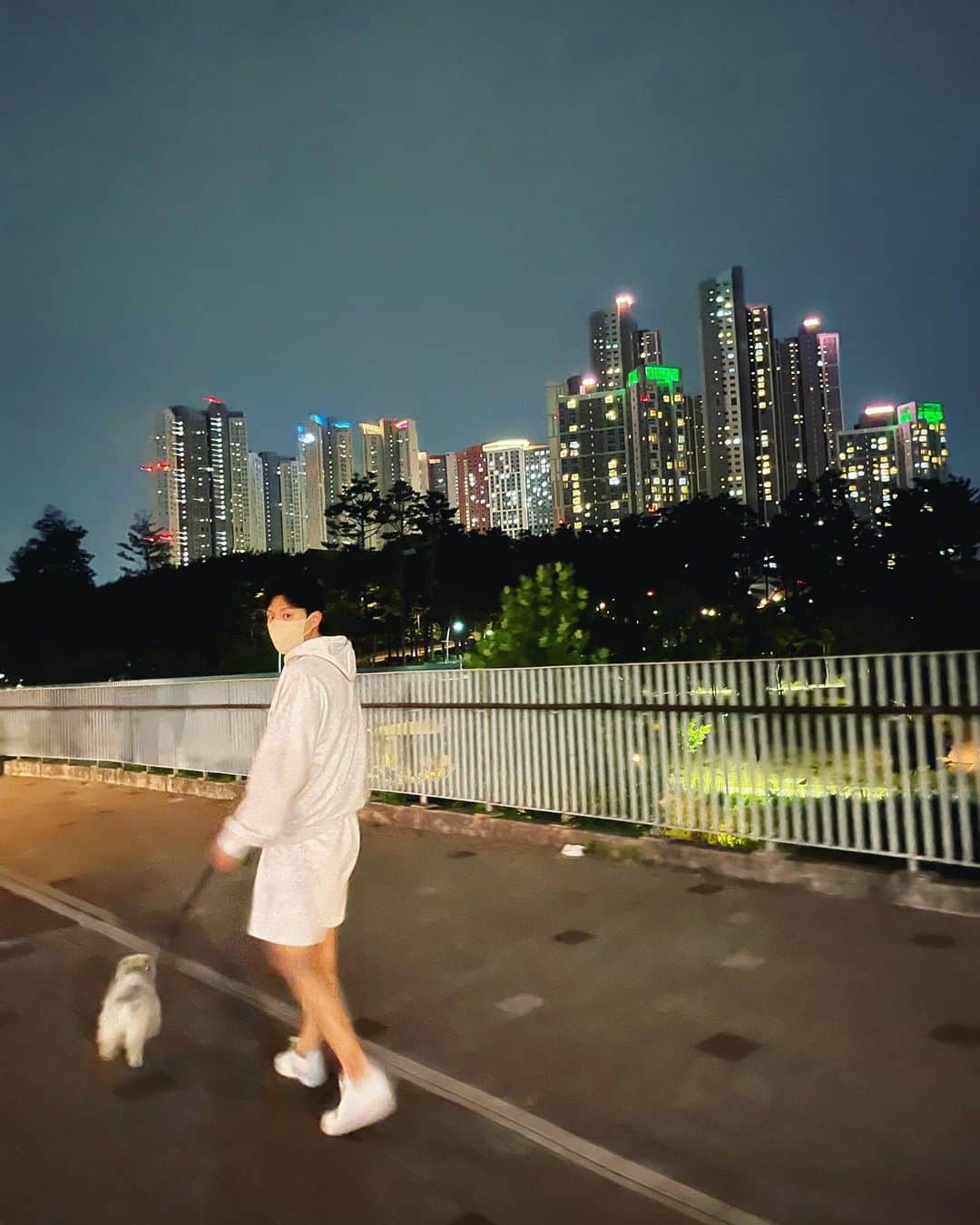 イェジュン のインスタグラム：「#산책」