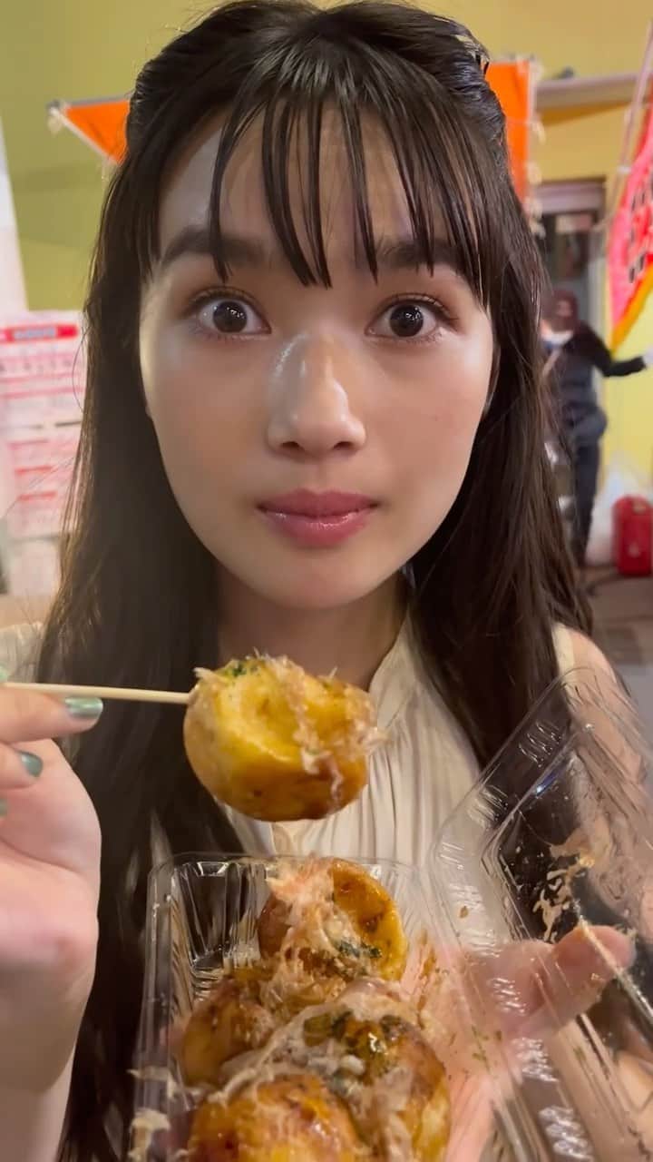 新井舞良のインスタグラム：「たこ焼き美味しかった… ホンモノだった… 昨日のイベント来てくださった方、ありがとうございました😊  This takoyaki  was soooooo good😊  Thank you to everyone who came to yesterday’s event.」
