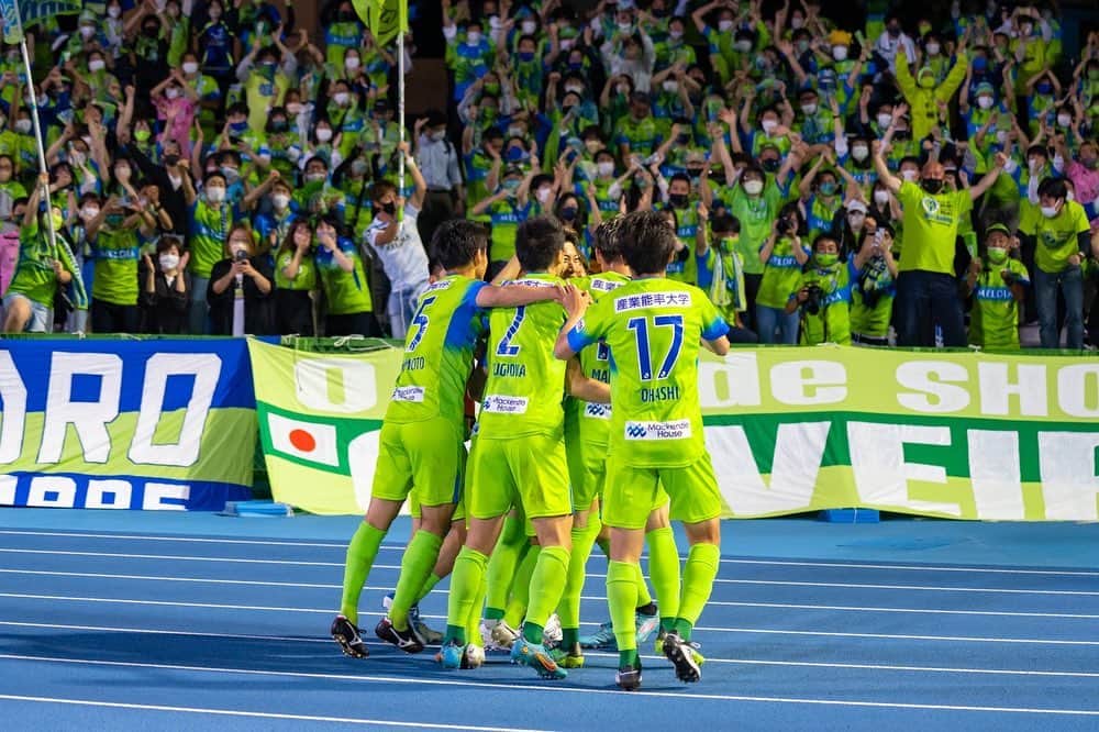 杉岡大暉のインスタグラム：「連勝！！ 次も勝つ！！  アウェイのなかたくさんの声援ありがとうございます！最高の雰囲気でした！  #shonanbellmare  #湘南ベルマーレ」