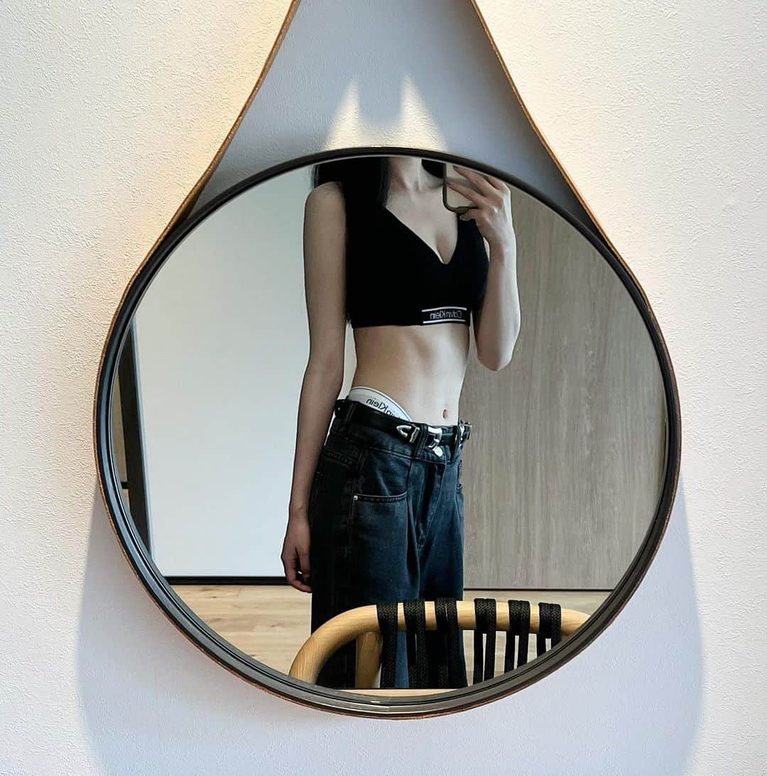sarimaru(国木田さりまる)のインスタグラム：「カルバンクラインなら大丈夫！みたいなとこある」