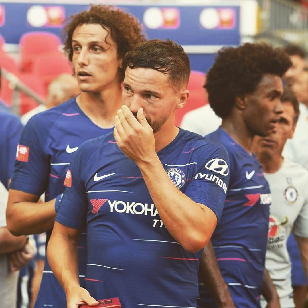 ダニー・ドリンクウォーターさんのインスタグラム写真 - (ダニー・ドリンクウォーターInstagram)「My time at @chelseafc has come to an end… actually feels really strange writing this. Me, the club and fans are hugely disappointed with the outcome there is no doubt about that. Injuries, how I have been treated, mistakes I have made, issues of the pitch, lack of game time… the list of excuses could be endless but I would not and can not change what’s happened. I’m going to look at positives over the past 5 years, I have played with great players, coached by awesome managers, worked with some brilliant staff, met some fantastic people, lived in some beautiful places, travelled the world and won some more silverware. Footballs a fantastic sport but this for both parties was a business move gone wrong, it’s as black and white as that. To the @chelseafc fans I apologise for how this has turned out I would of loved for u to see me at my best in that shirt doing what I love. All the best x 💙」5月26日 23時29分 - dannydrinkwater